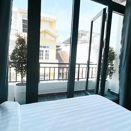 Mini Hotel Lac Hong Hue Bagian luar foto